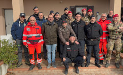 Ritrovato sano e salvo l’anziano cercatore di funghi disperso nei boschi di Petronà anziano-2025-11-26-alle-11.11.38_e101a.jpg