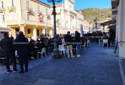 Lamezia, musica e brindisi alla Vigilia di Capodanno: si rinnova anche in città il rito dell’aperitivo aspettando il 2026 apertiv1_e1830.jpg