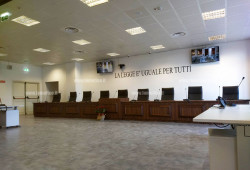 Lamezia, processo “Artemis” ordinario contro traffico di droga ed estorsioni: prosegue esame testimone e chiesta trascrizione intercettazioni aula-bunker-lamezia_a663a_3c9bc.jpg
