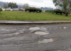 “Buche e disservizi, disagi fuori e dentro l’ospedale di Lamezia”: la segnalazione di un utente buche-2026-04-01-alle-09.36.22_1b166.jpg