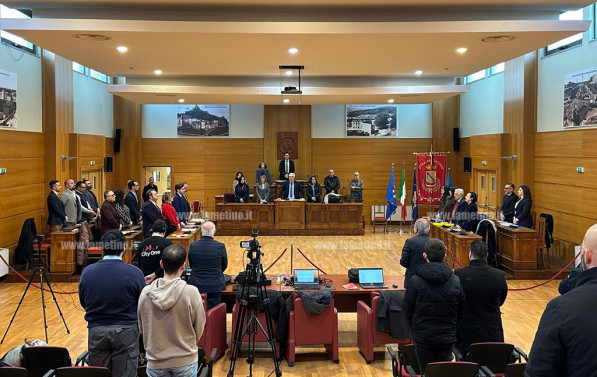 Lamezia, il Consiglio approva variazione di Bilancio per debito con la Regione. Disagi nella maggioranza con tre astensioni: la Lega si divide consImage-2025-12-30-at-11.46.32_501b9.jpg