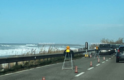 Maltempo, forte mareggiata raggiunge la carreggiata lungo la SS18 ad Amantea erosione-2026-01-13-alle-10.36.19_f030f_d4fd8_d9df4.jpg
