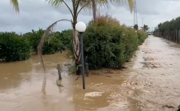 Lamezia tra territori più colpiti da eventi meteo estremi: il nuovo report “Città Clima” esondato-fiume-amato06.26_53582_40905_f8bd9.jpg