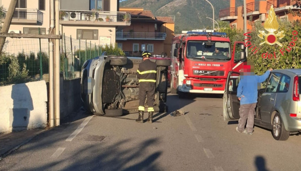 Lamezia, scontro tra due auto in via Prunia: una si ribalta, 2 feriti inc-2025-11-12-alle-09.24.57_be518.jpg