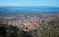 Bando Regionale P.ART.E.C.I.P.O., arrivano fondi anche a Lamezia: quasi 900 mila euro per le periferie lamezia-terme-paesaggio_652eb_ac6ed_24aaf_dabcb_a384e_c86bd_fc042.jpg