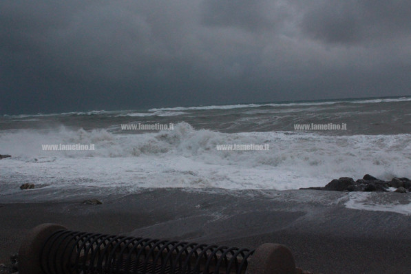Continua ondata di maltempo sulla Calabria, prevista allerta gialla con venti di burrasca e mareggiate maregg-10_6d856_7e2b5.jpg