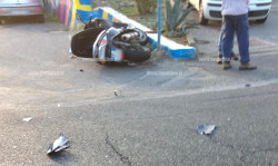 Lamezia, scontro tra furgone e moto in via Martiri delle Foibe: ferito trasportato a Catanzaro moto-.jpg