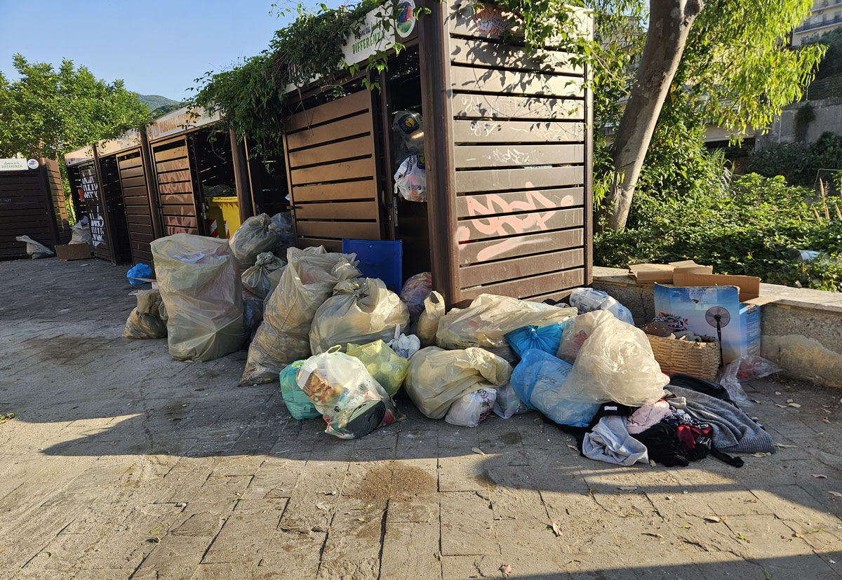 Lamezia, la denuncia di Branca: "Isola ecologica di via Misiani è diventata una micro-discarica"