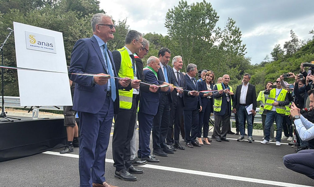 Salvini inaugura tratto Trasversale delle Serre: "Se ne parla dal 1966"