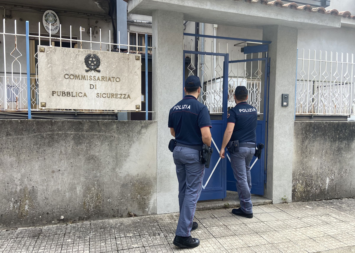 Polizia denuncia tre minorenni per porto abusivo di armi nel