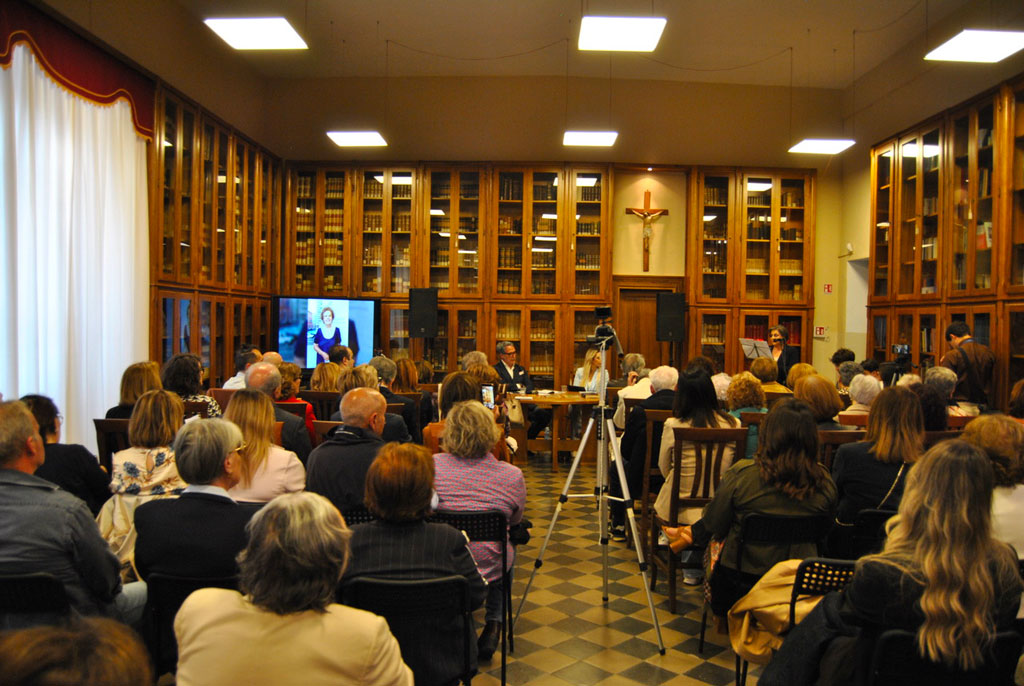 Lamezia, emozioni e versi alla Biblioteca del Seminario: presentato libro poesie inedite di Pina Majone Mauro