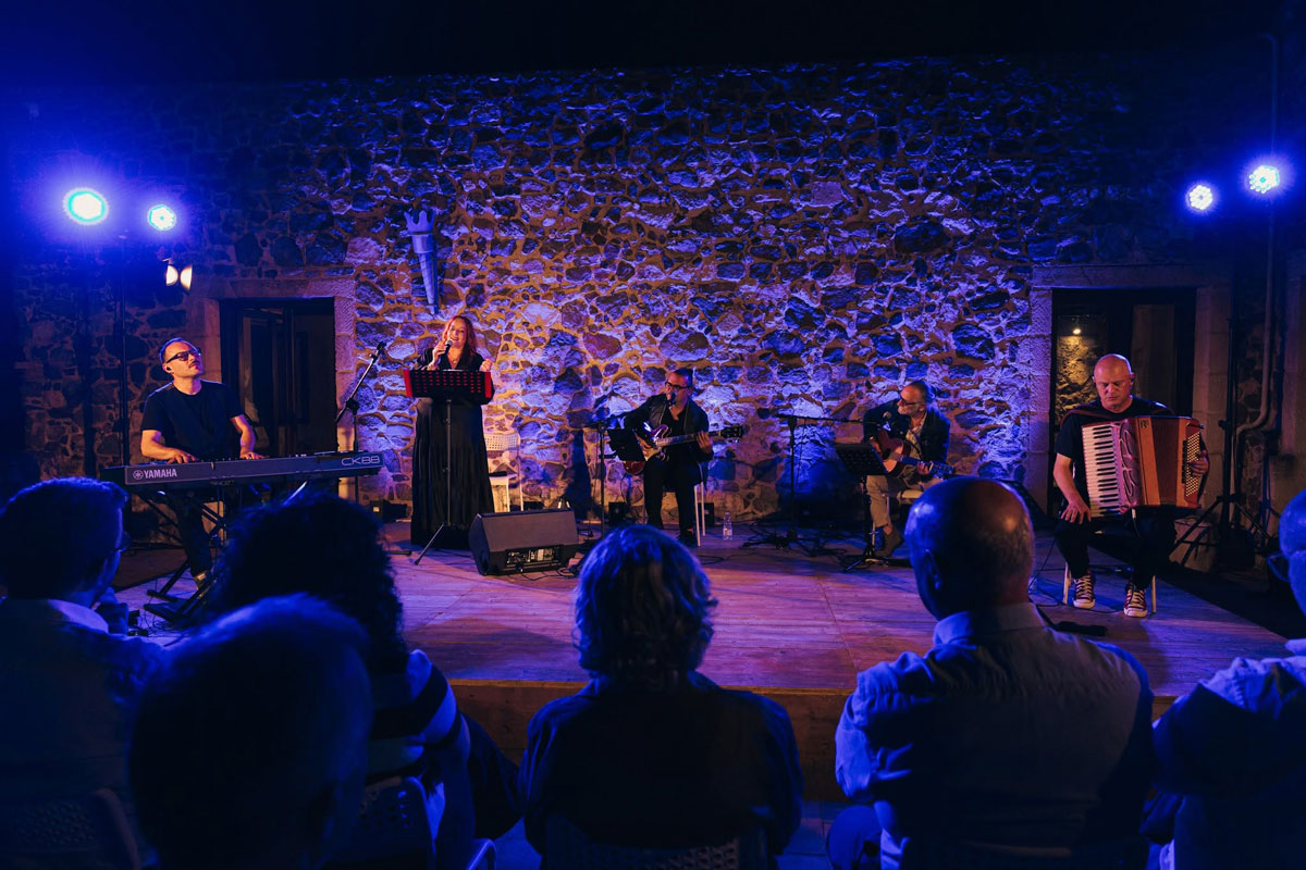 Dalle storie della tradizione al teatro contemporaneo, "Calabria in Fabula" conclude a Curinga l'edizione 2026