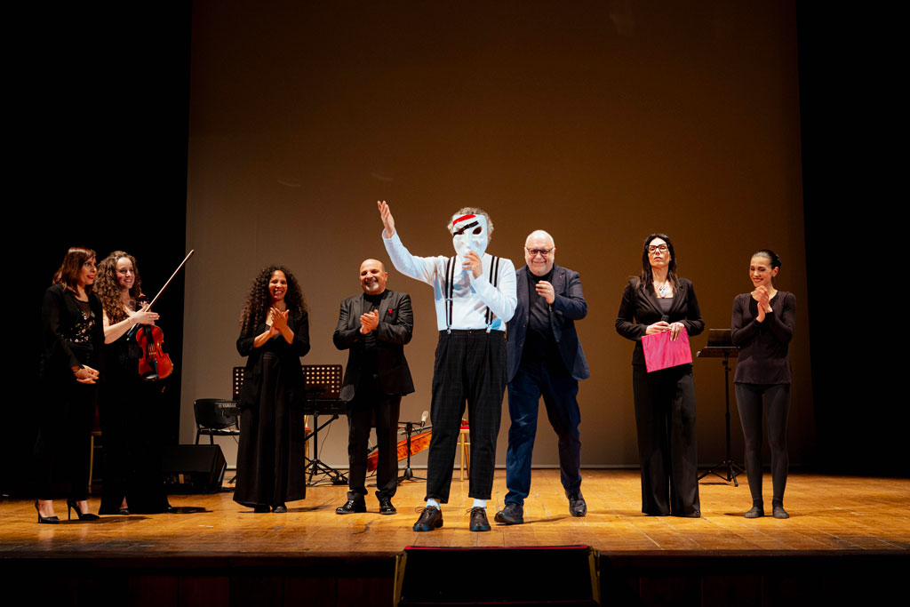 Lamezia, Enrico Lo Verso incanta il pubblico con l’opera di Sergej Prokofiev “Pierino e il Lupo”