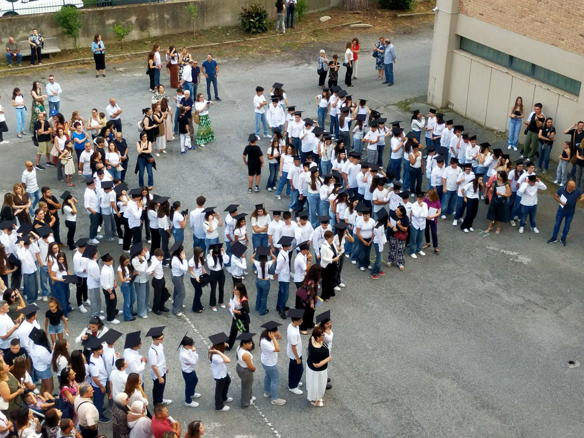 Gli-alunni-che-hanno-concluso-il-triennio-e-si-preparano-per-le-superiori_5d69e.jpg
