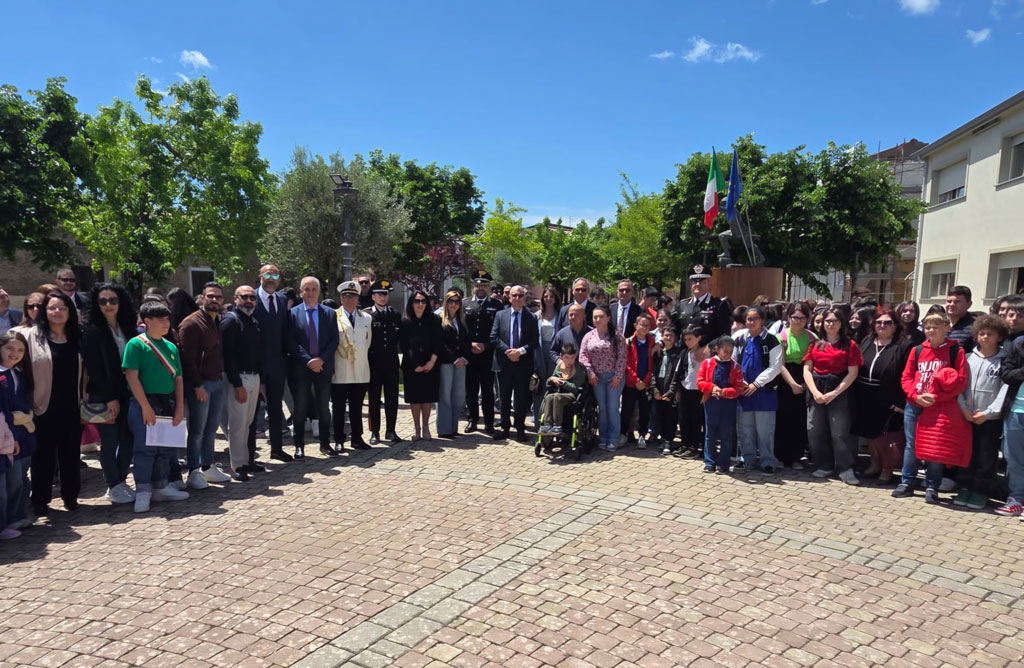 Motta Santa Lucia celebra la legalità: istituzioni, scuola e forze dell’ordine insieme per educare i giovani