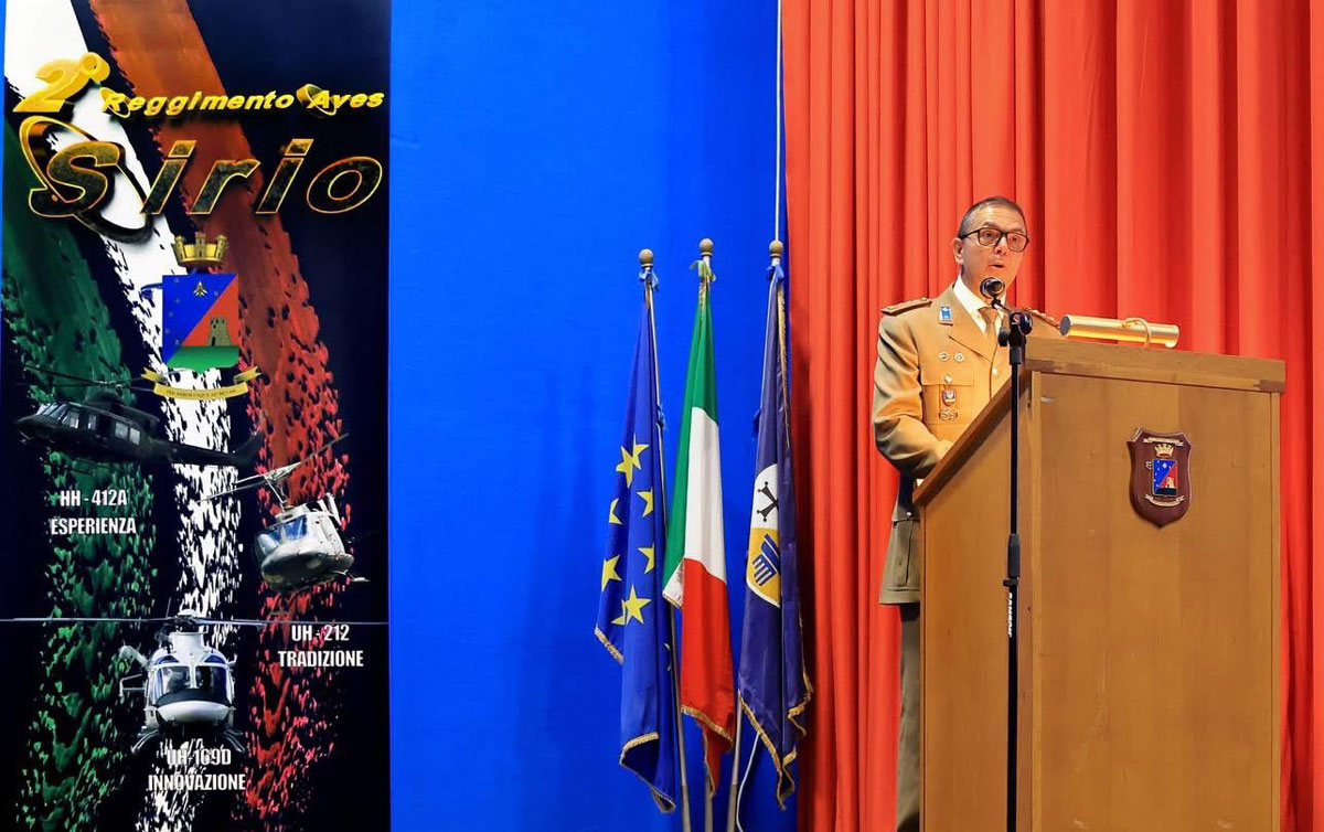 Il-Comandante-del-2-Reggimento-AVES-Sirio-durante-il-saluto-di-benvenuto-in-occasione-della-conferenza-storica_83330.jpg