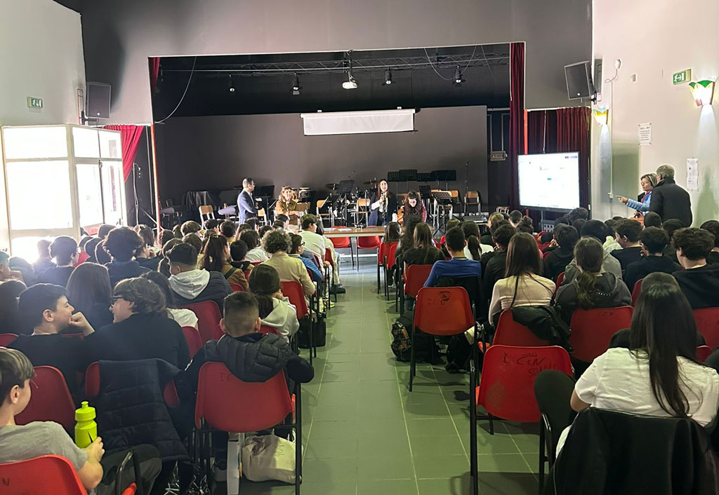 Lamezia, educazione alla legalità fiscale: incontro all’istituto “Nicotera-Costabile” con Agenzia delle Entrate