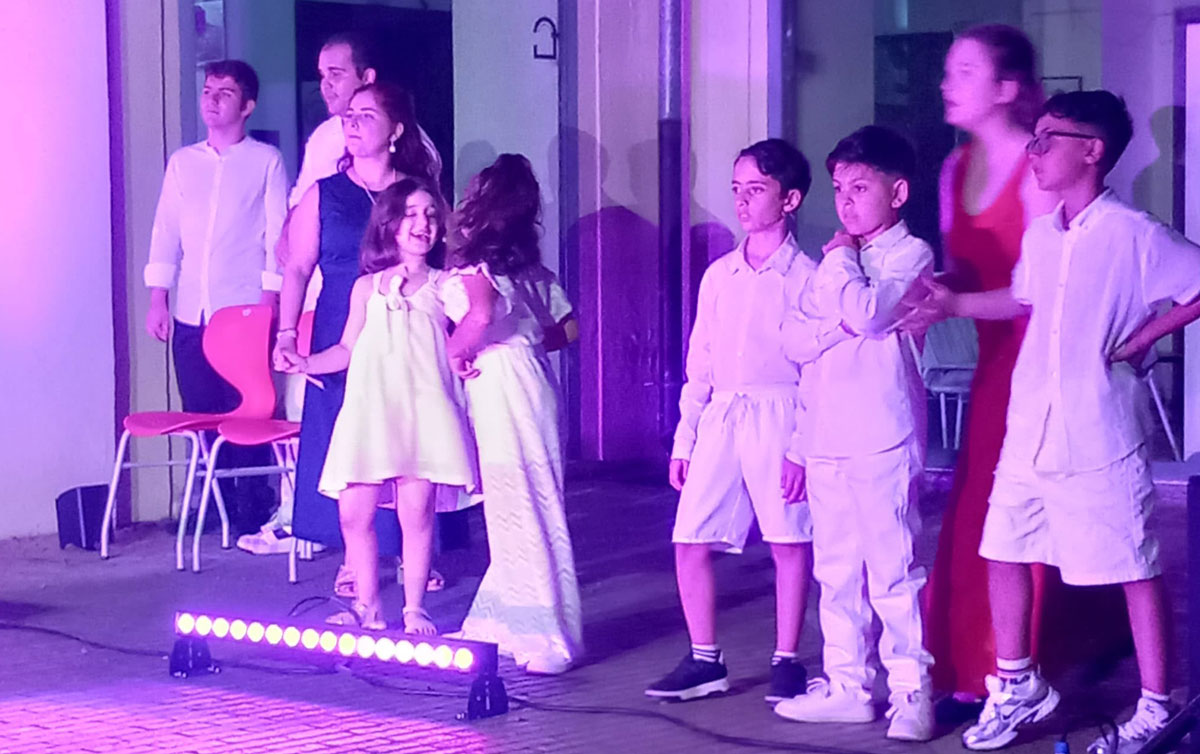 Lamezia, “Mae cambia playlist”: il Chiostro applaude il primo appuntamento della rassegna estiva di "A Regola d’Arte"