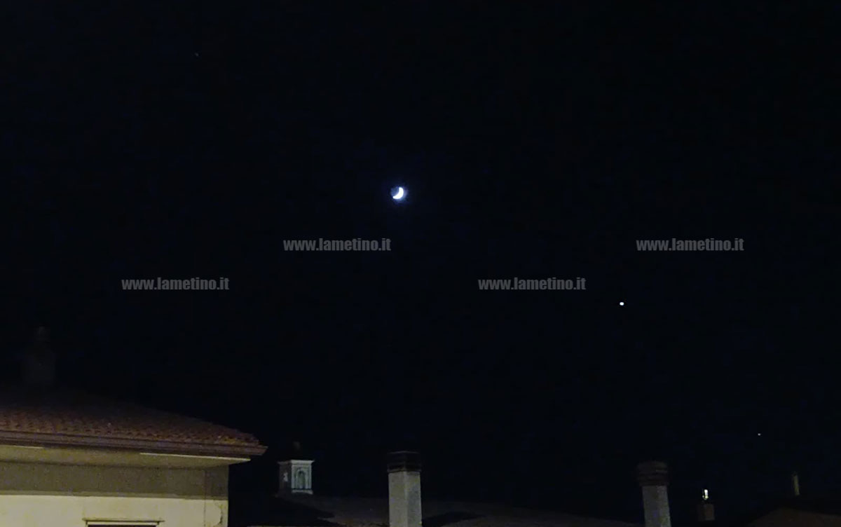 Luna, Venere e Giove incantano anche il cielo calabrese: il fascino dell’allineamento e della luce cinerea