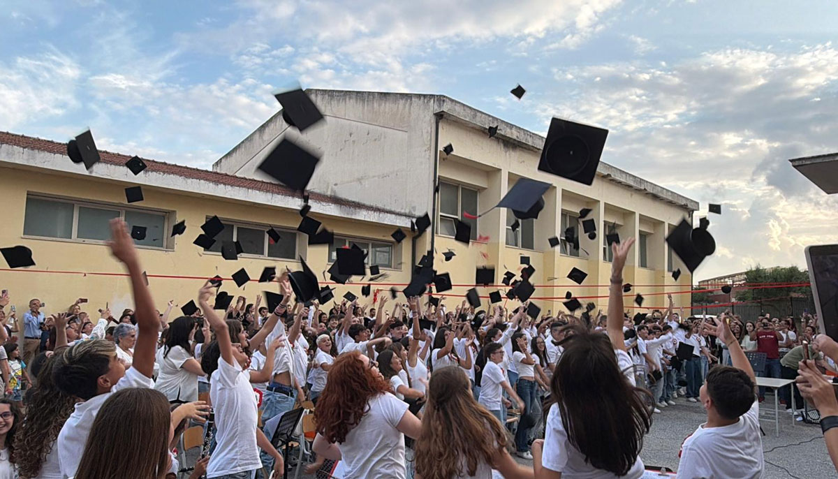 Lamezia, "Il tempo del domani, nuovi traguardi nuovi orizzonti": istituto Ardito Don Bosco saluta le classi terze