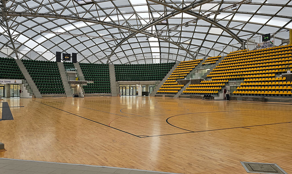 Lamezia, il 17 maggio congresso regionale di Forza Italia al Palasport