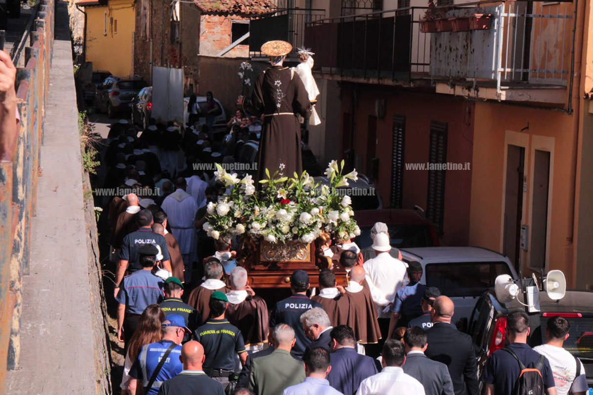 Processione-SAntonio2617.15.04_f75cb.jpg