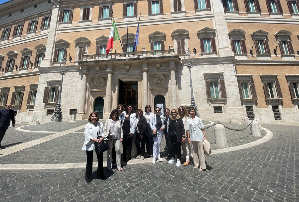 Soroptimist-Club-a-Lamezia-Terme-alla-Camera-dei-Deputati-2_b4a3b.jpg