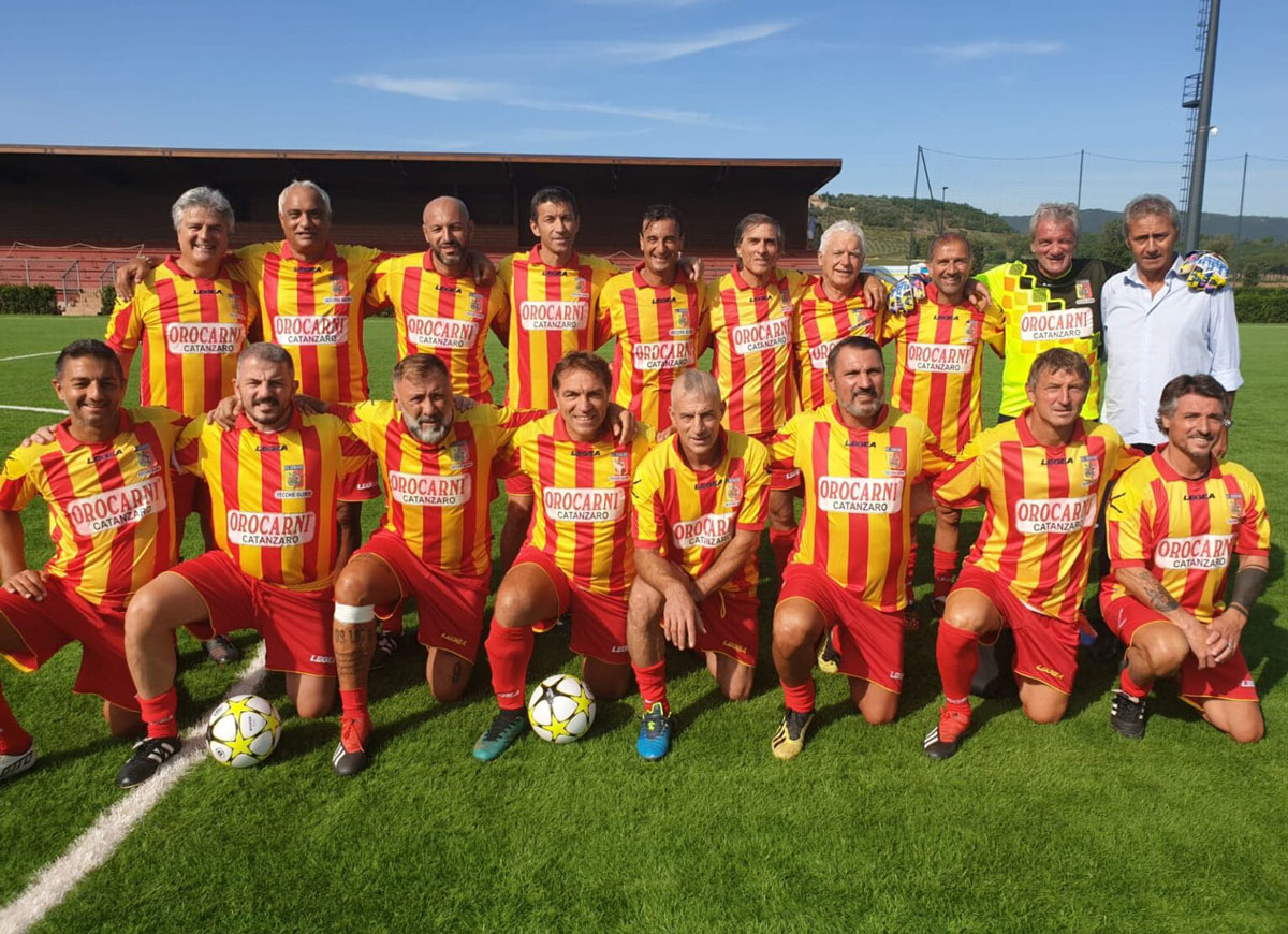 Una-recente-Rappresentativa-Vecchie-Glorie-Catanzaro_fb876.jpg