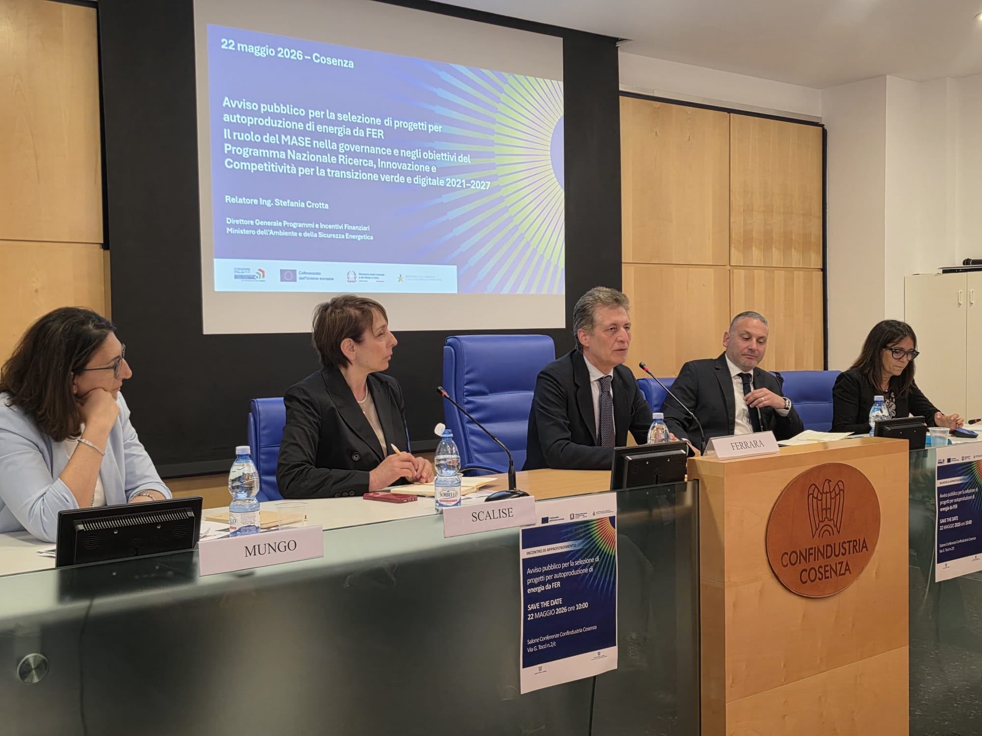 Energia rinnovabile e autoproduzione: a Cosenza presentato il bando da 262 milioni per le imprese del Sud