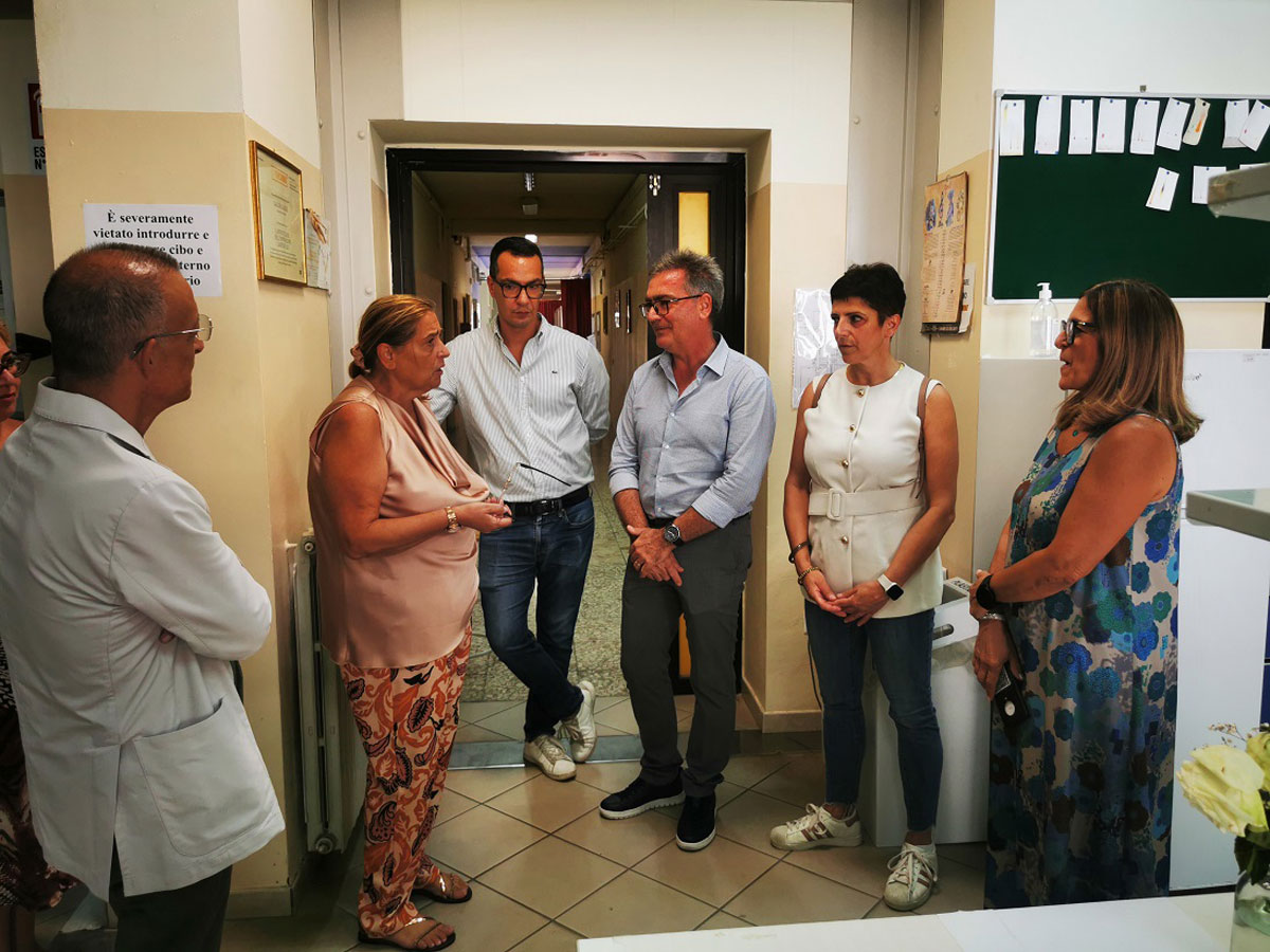 Visita-Mormile-al-Liceo-Scientifico-di-Lamezia-Terme-04_bf9fa.jpg