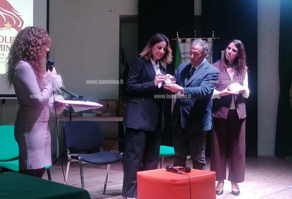 Lamezia, al Perri-Pitagora-Don Milani evento “Parole Femmine”: premiate le donne simbolo di coraggio e resilienza