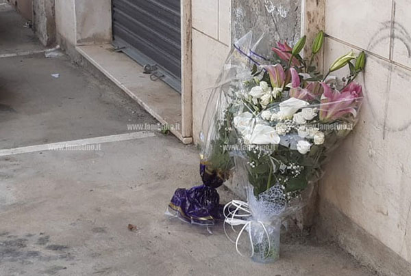 Madre suicida con due figli a Catanzaro, comunità sotto shock: bimba superstite trasferita a Genova - Video