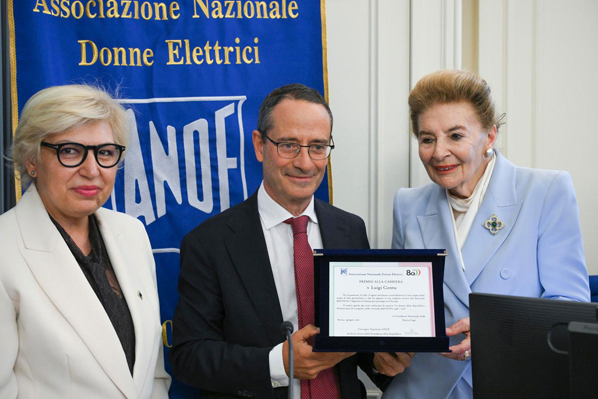 Mostra “Le donne della Repubblica", Ande premia Luigi Contu 