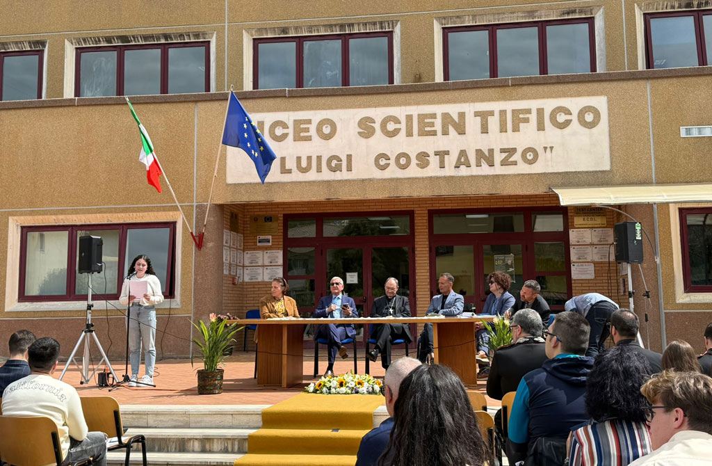 Decollatura celebra don Luigi Costanzo: un anno di memoria tra scuola, cultura e impegno civile