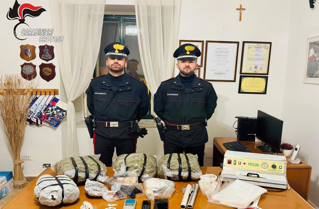 Droga e armi in un deposito illegale a Strongoli: un arresto dopo conferma della Cassazione