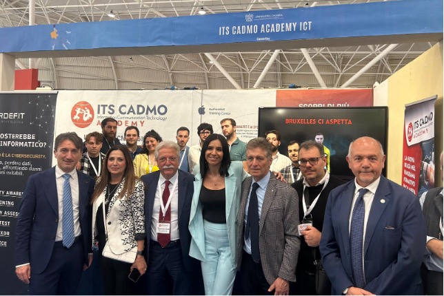 Career Day: ITS Cadmo Academy presente con AI e braccio robotico