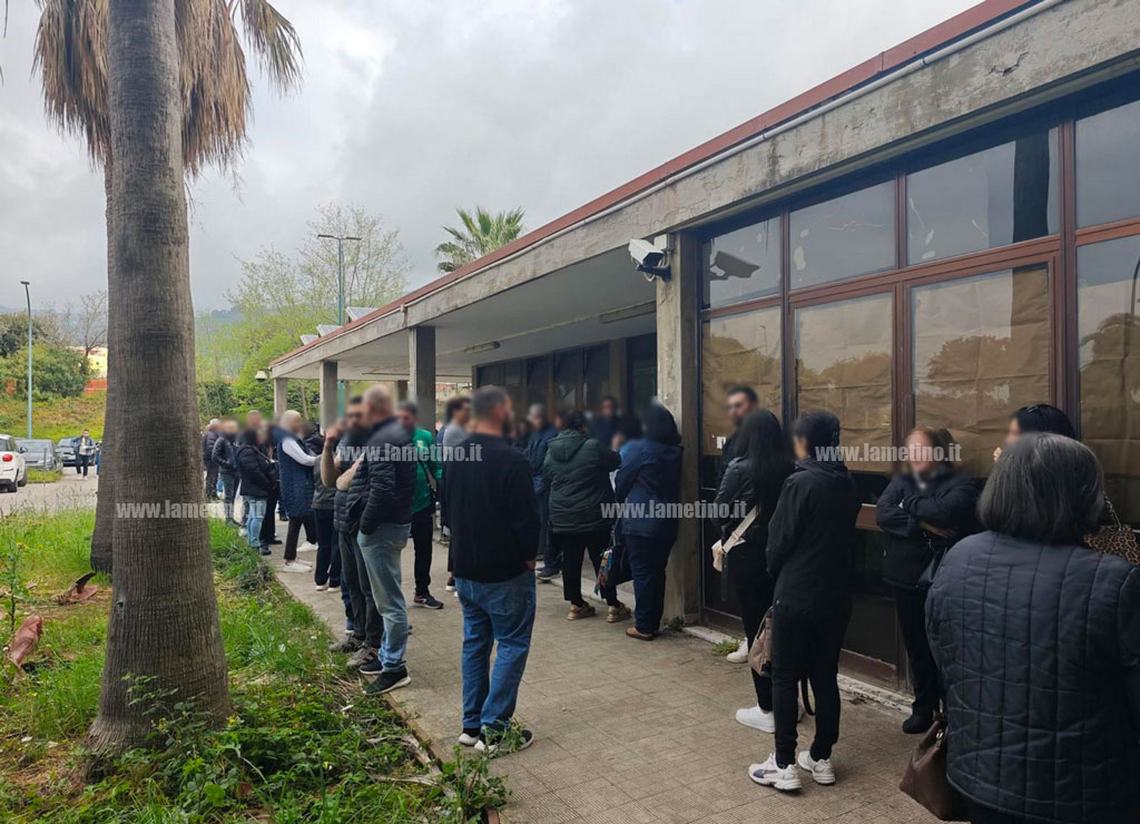 Lamezia, open day per la carta d'identità elettronica: cittadini lamentano disagi e lunghe attese