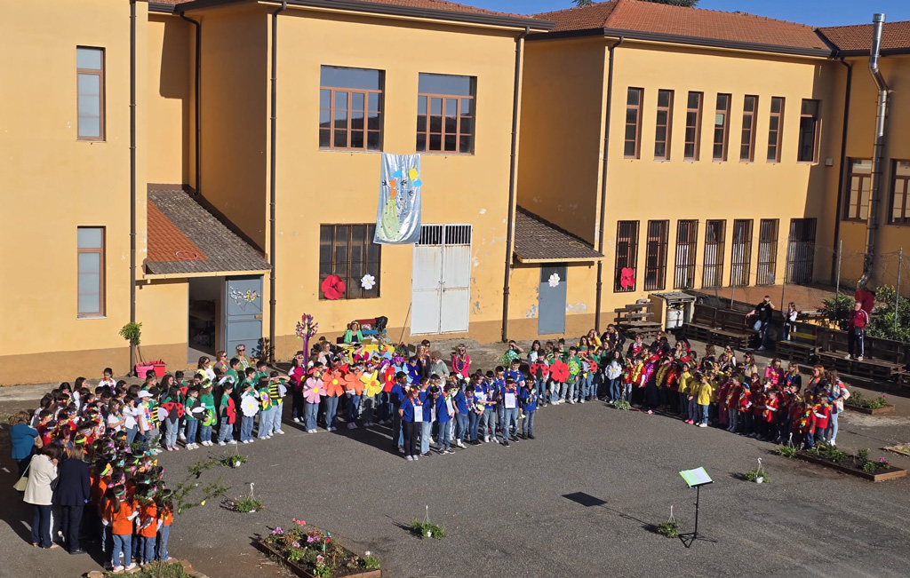 Lamezia, festa di Primavera al plesso Borrello: scuola e territorio uniti nel segno della gioia e della condivisione