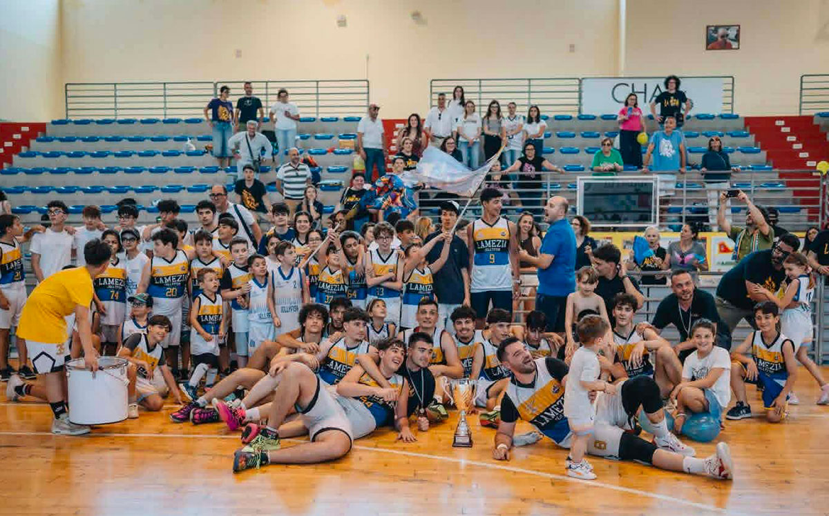 Basket, prima storica promozione in DR1 per l'Asd Cestistica Lamezia