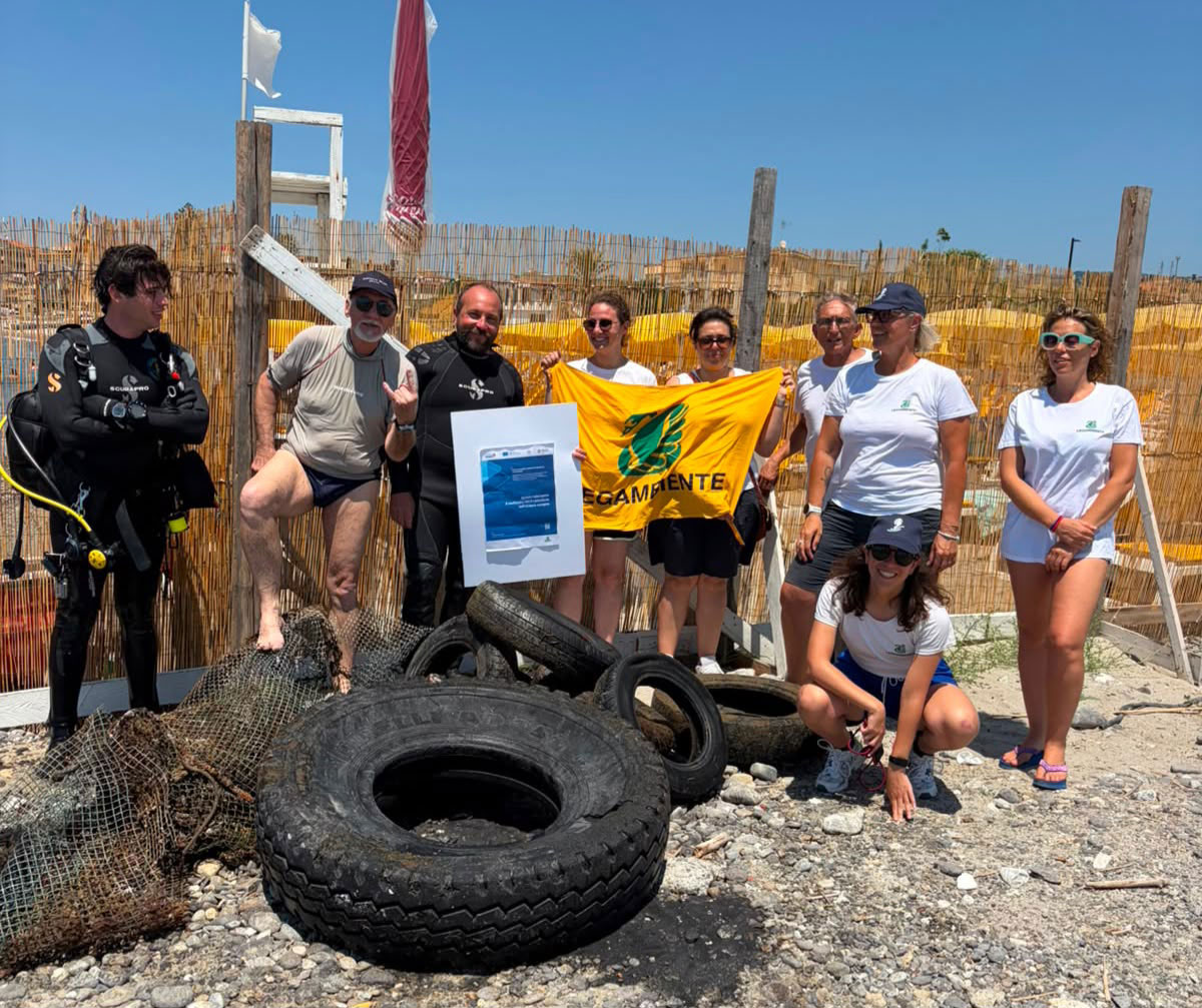foto-di-gruppo-raccolta-rifiuti_94c67.jpg