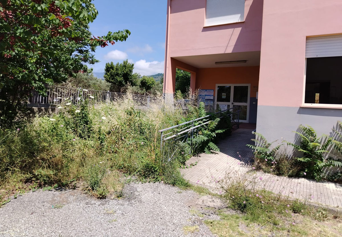Lamezia, la denuncia di Masi: "Scuola di via Amendola abband