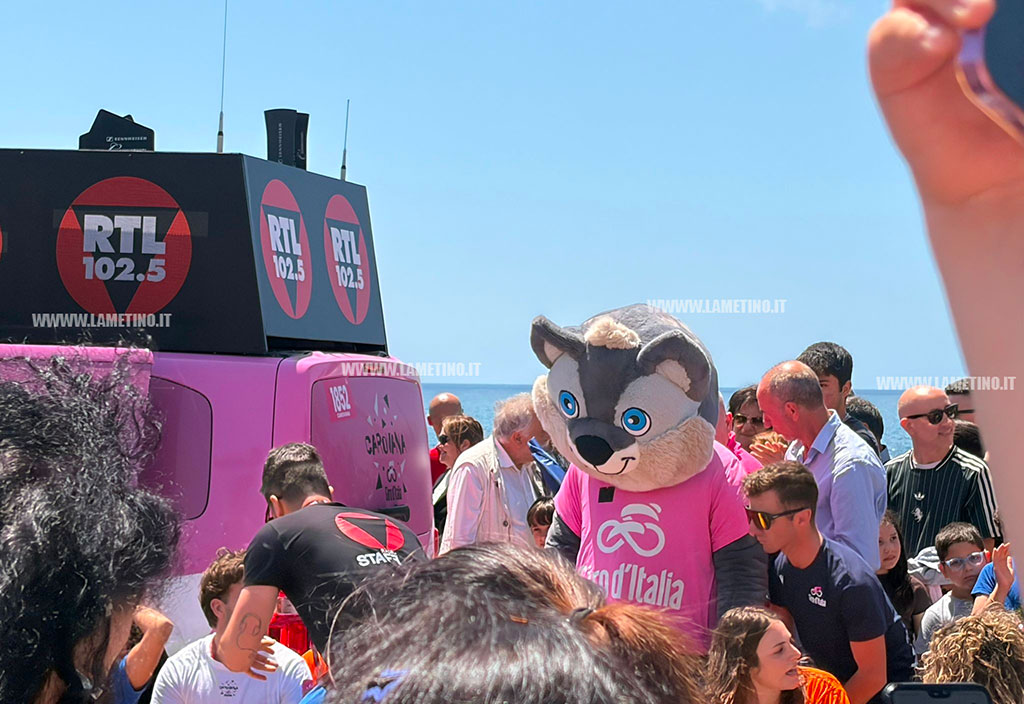A Falerna la festa del Giro d’Italia: per la prima volta la Carovana arriva sul lungomare