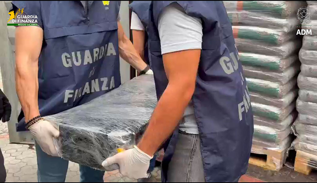 Sequestrati al porto Gioia Tauro 113 kg di coca dal Sud America (VIDEO)