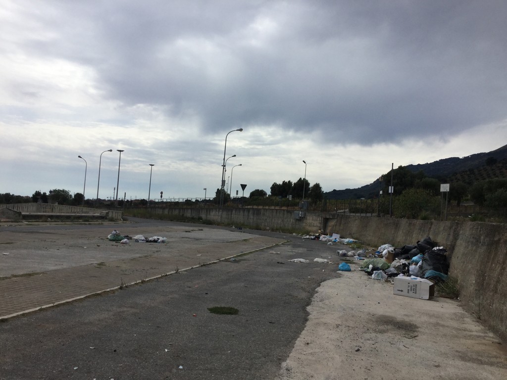 Area mercatale sambiase rifiuti 1