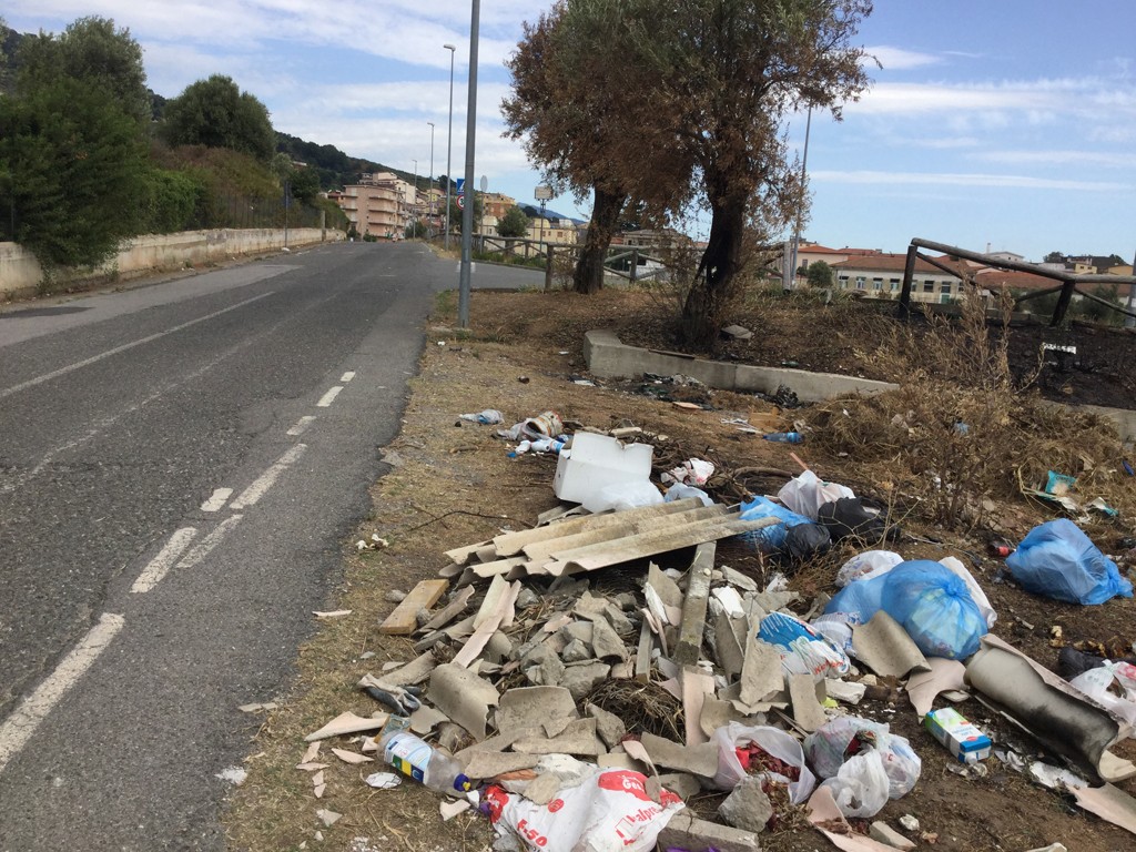 Area mercatale sambiase rifiuti 2