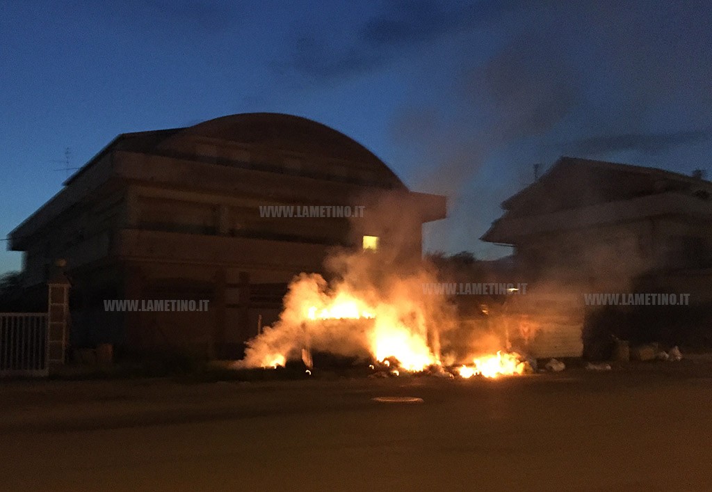 incendio cassonetti2 040816