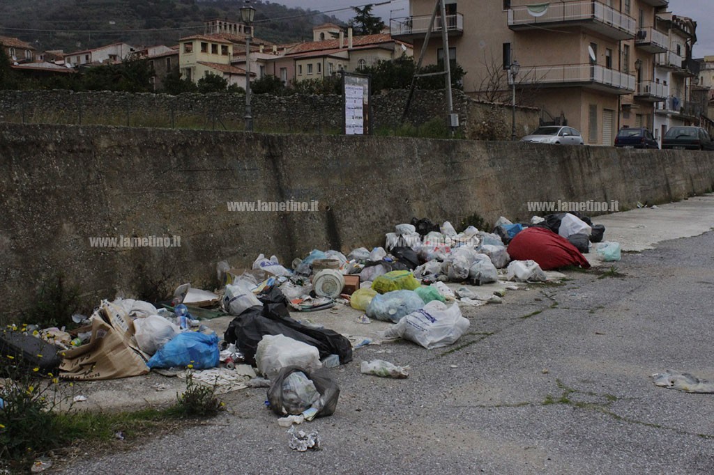 rifiuti via cataldi3