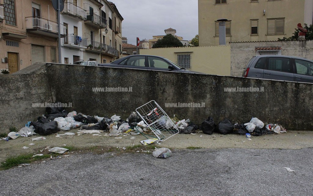 rifiuti viacataldi 2