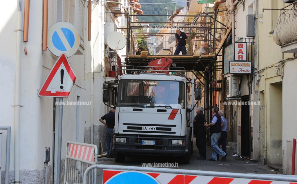 impalcatura sostituita lamezia via crocefisso04032018