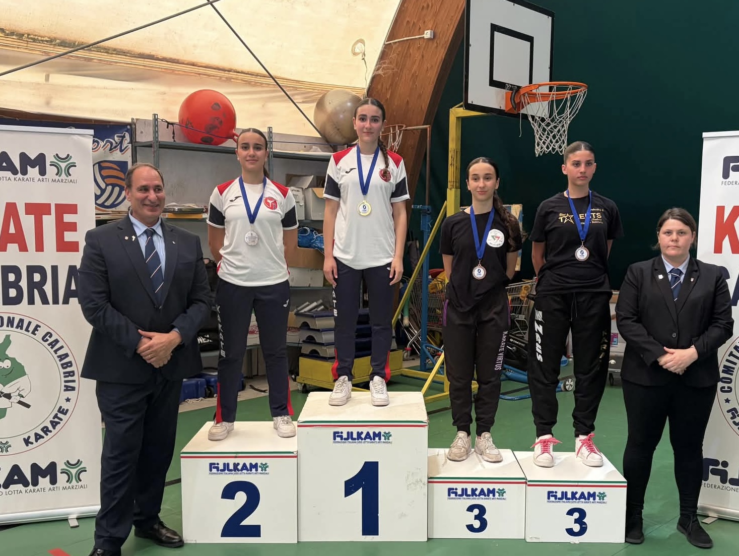 Karate, le gemelle Rizzo della Sporting Center Lamezia qualificate agli Italiani Juniores